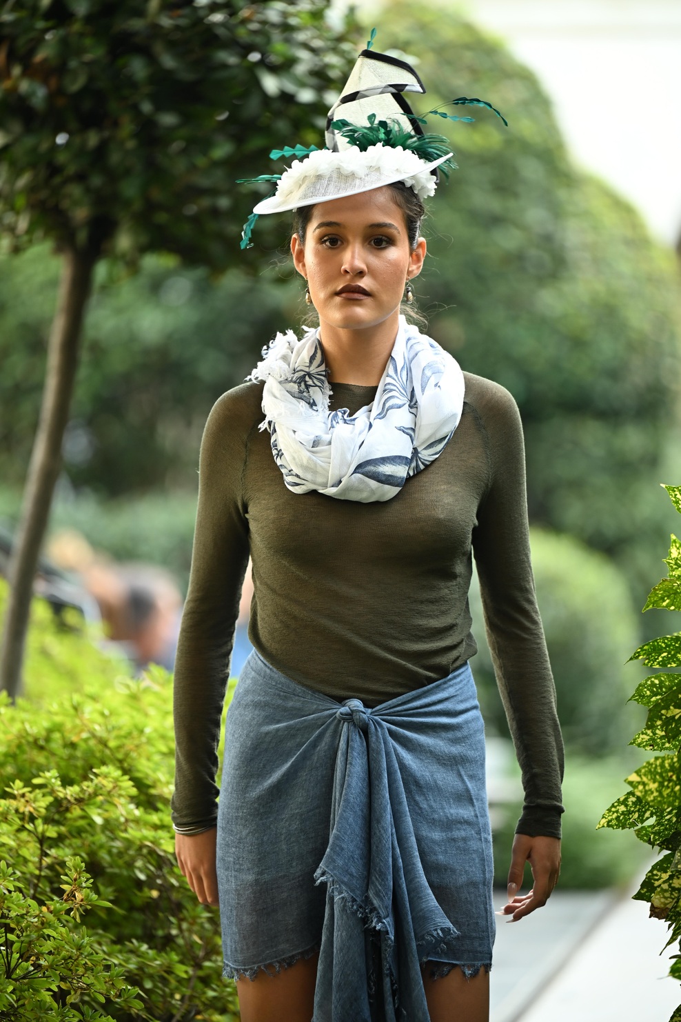 JULZZALLURE headpiece with STOLES BY BELLA & BETH AIMÉE jewelry