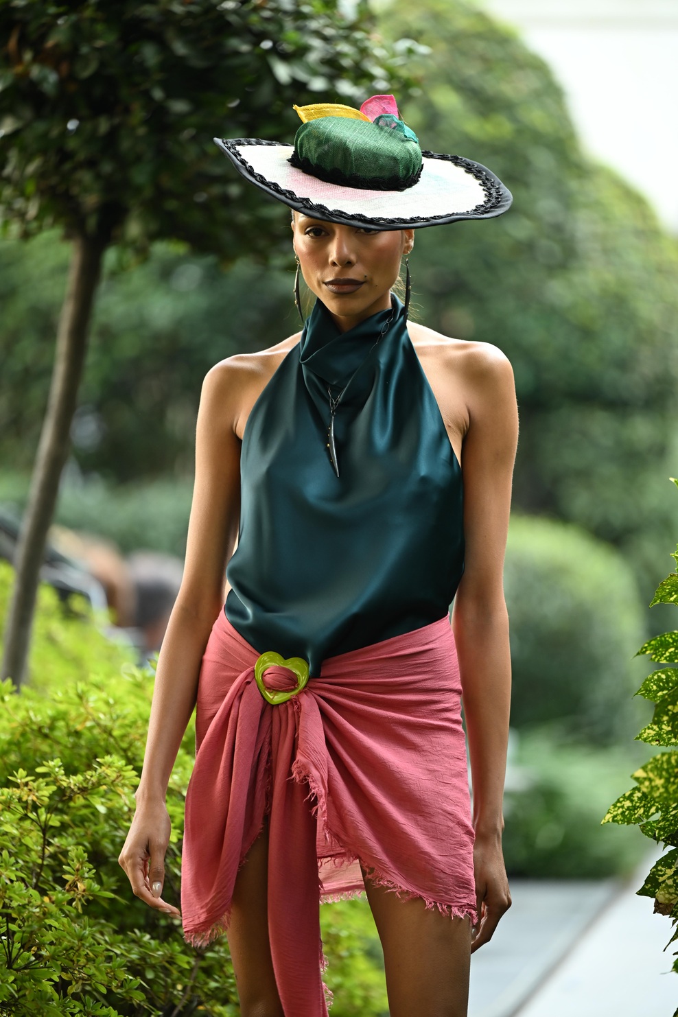JULZZALLURE headpiece with STOLES BY BELLA & BETH AIMÉE jewelry