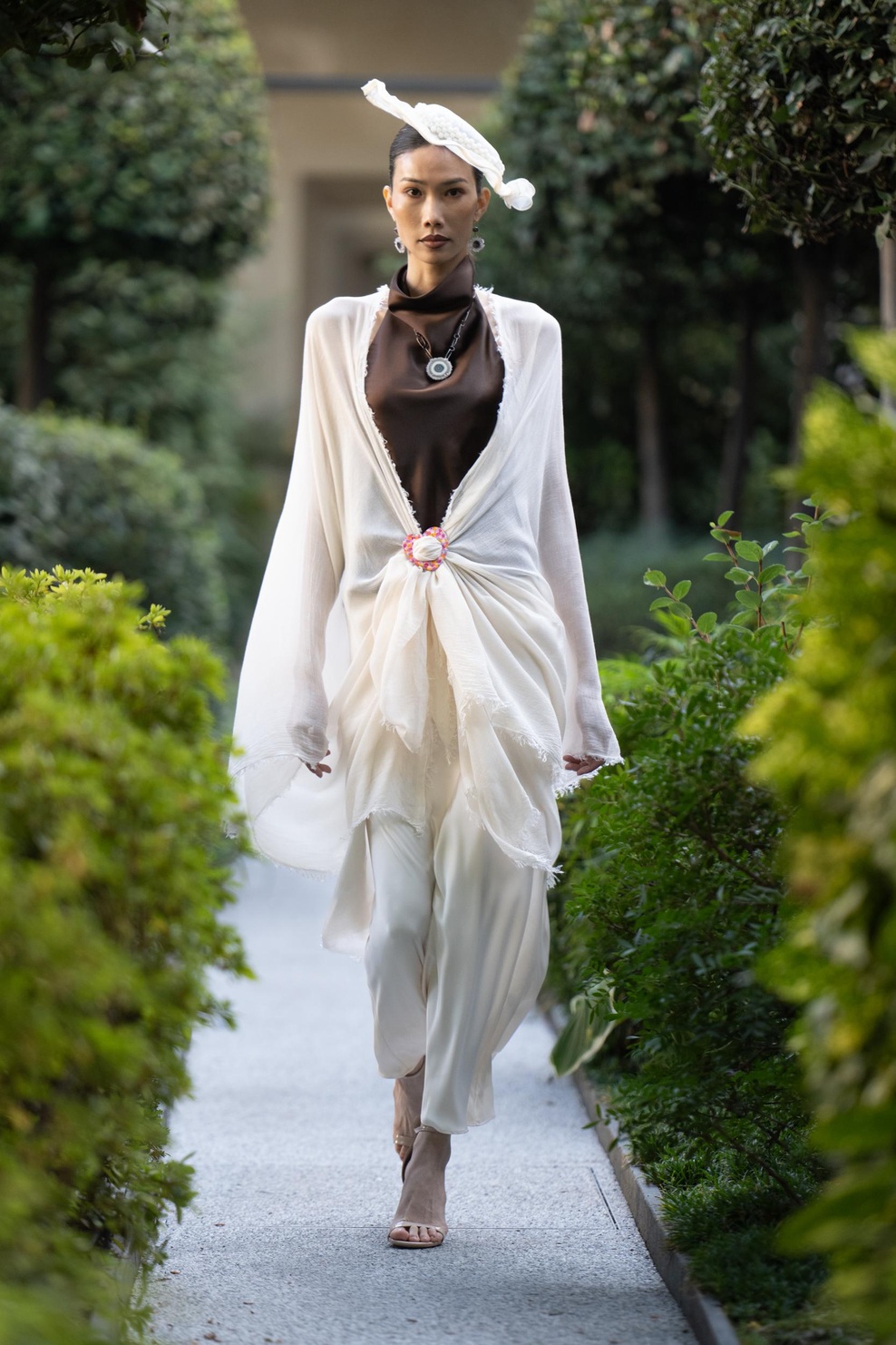 STOLES BY BELLA with BETH AIMÉE jewelry & CASA LILY shoes & JULZZALLURE headpiece