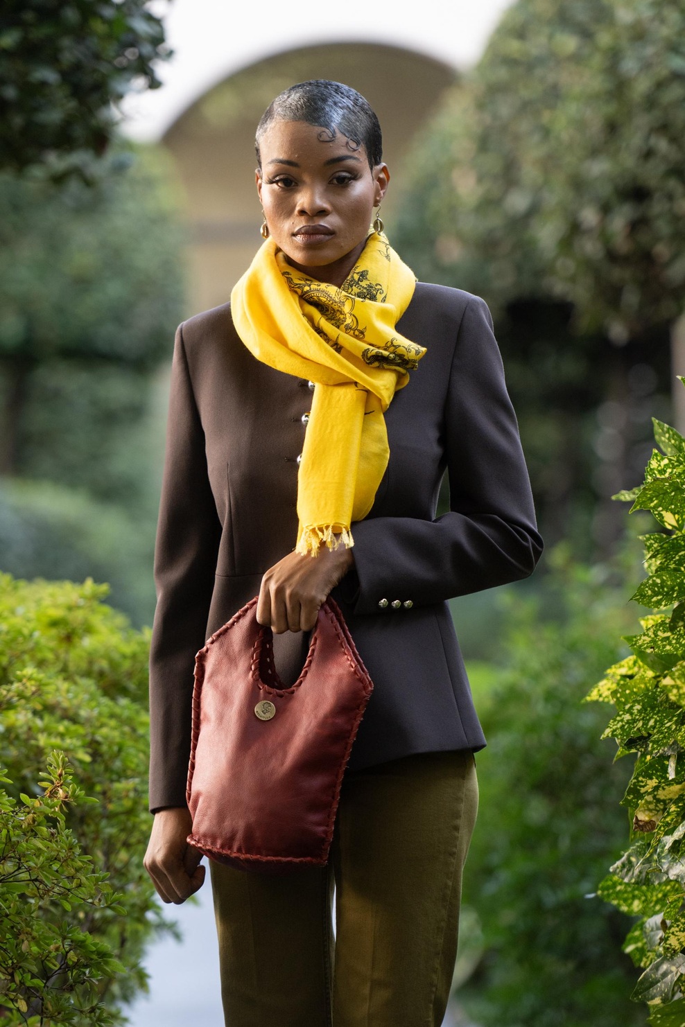 SUSHILA BAEHR scarf with NEGRITUDE jewelry and bag