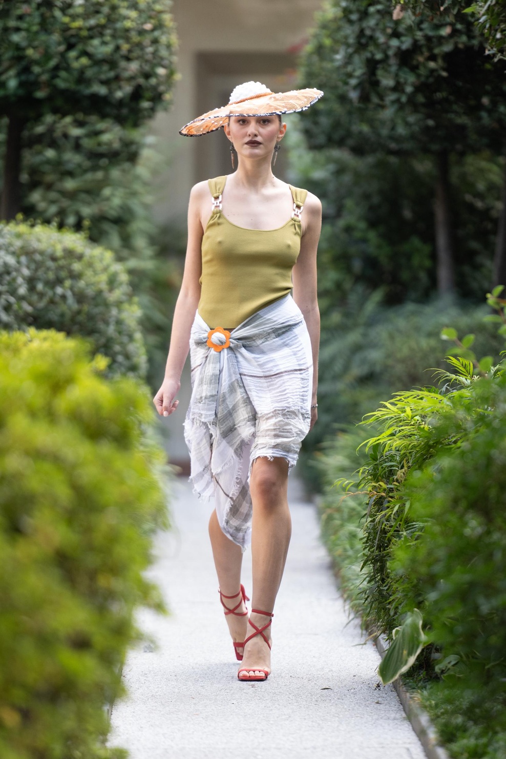 CASA LILY shoes with STOLES BY BELLA scarf & BETH AIMÉE jewelry & JULZZALLURE headpiece