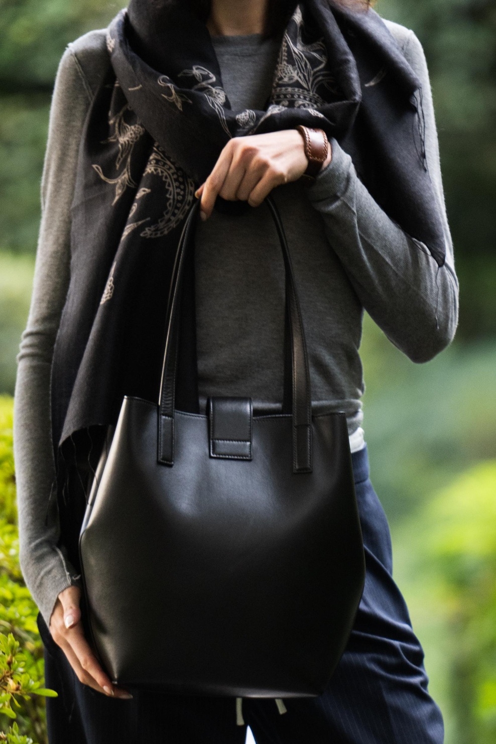 CHANDRA KEYSER bag with NEGRITUDE jewelry & SUSHILA BAEHR scarf
