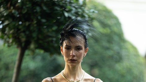 HATITUDE COUTURE BY GWENDOLYN GLEASON headpiece with REIS JEWELLERY LTD & CHANDRA KEYSER bag