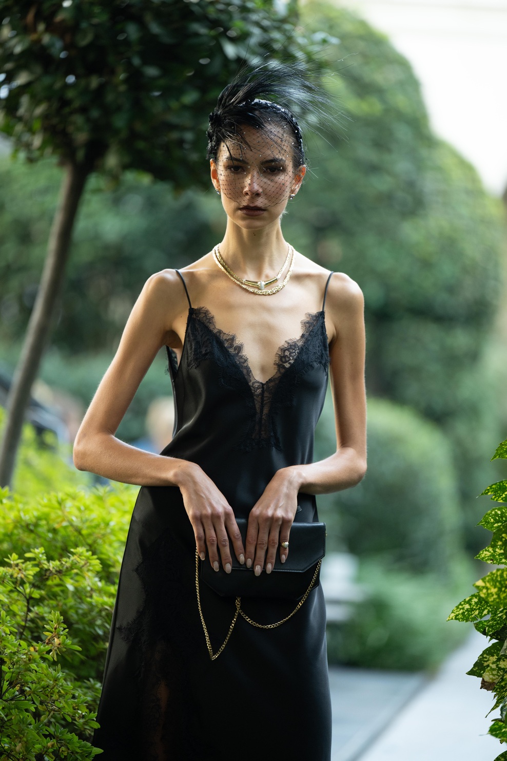 HATITUDE COUTURE BY GWENDOLYN GLEASON headpiece with REIS JEWELLERY LTD & CHANDRA KEYSER bag
