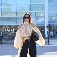 H&M top navdušil vse: deluje kot dizajnerski kos, a stane neprimerljivo manj