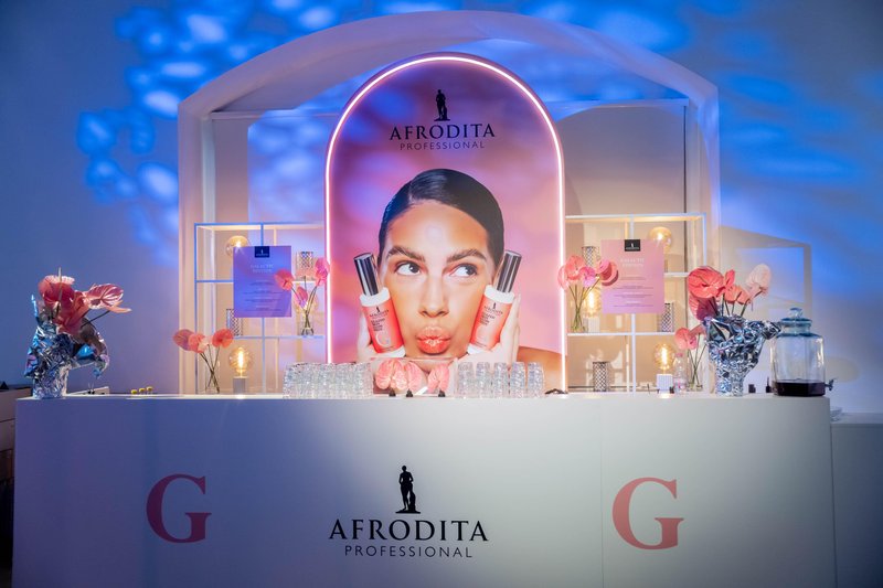 Kozmetika Afrodita praznovala 55 let z lansiranjem novega izdelka Glazed Skin Glow Shot