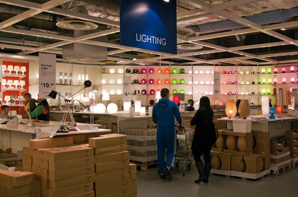 Ta IKEA lučka je postala pravi hit: božič še ni tu, a je že skoraj razprodana (foto: Profimedia)