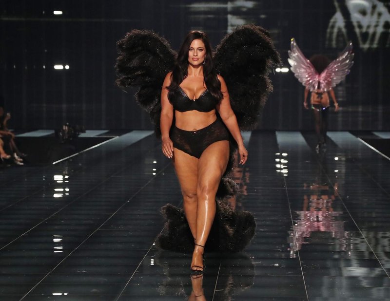 Ashley Graham modna revija Victoria's Secret