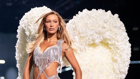 Nova doba kril: Oglejte si utrinke iz težko pričakovane revije Victoria’s Secret