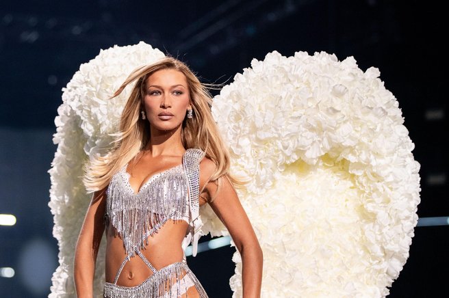 Modna revija Victoria’s Secret se je vrnila v živo iz New Yorka v velikem slogu