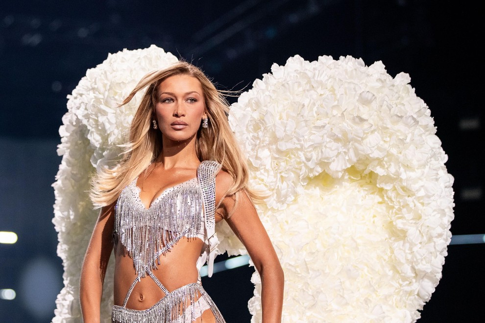 Modna revija Victoria’s Secret se je vrnila v živo iz New Yorka v velikem slogu