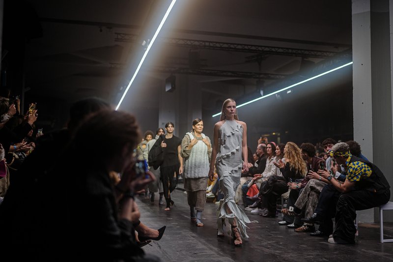 LJFW 2025: Prvi dan zaznamoval mednarodni dialog in sveža energija
