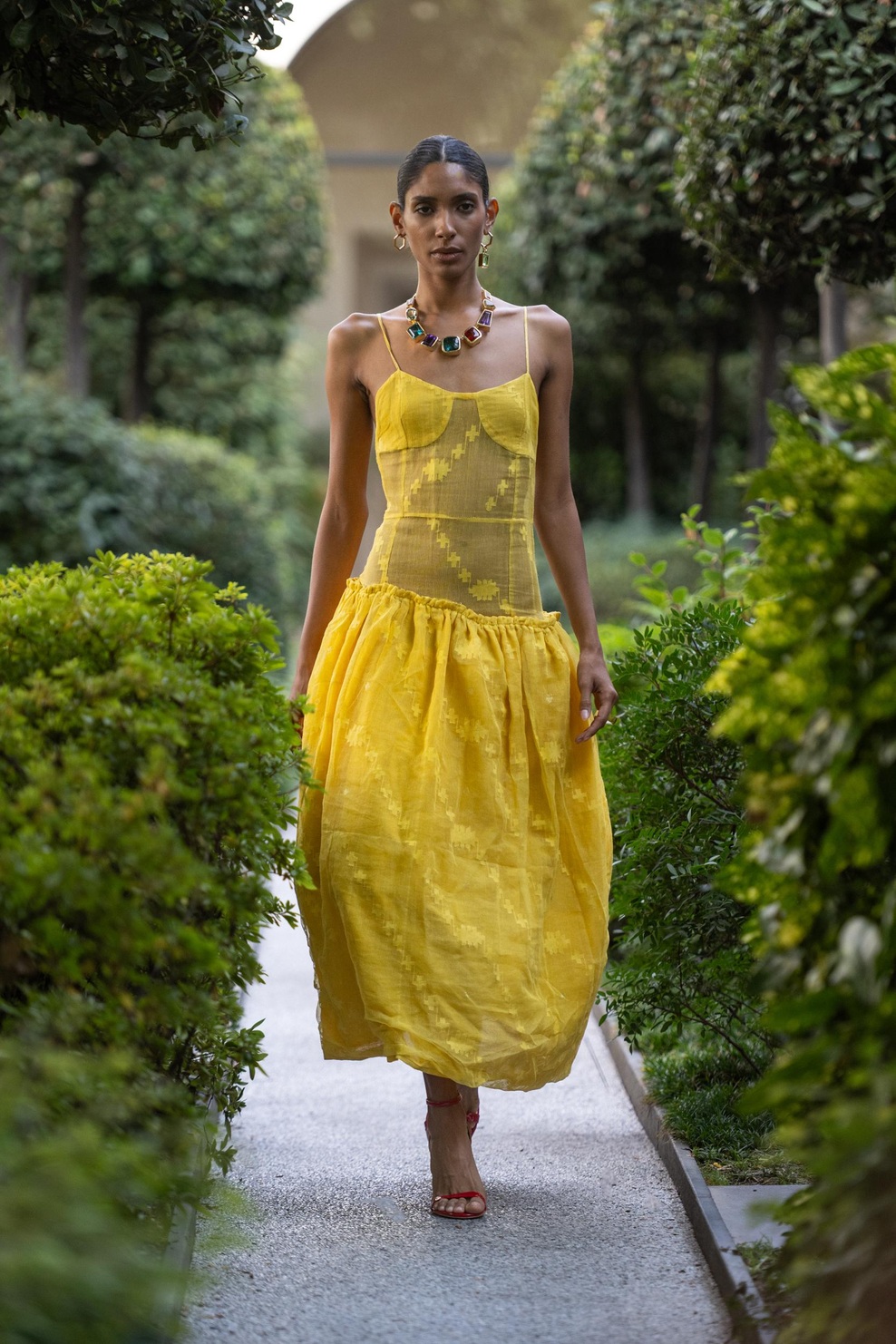 TONMOYEE with PB- DESIGN jewelry & CASA LILY shoes