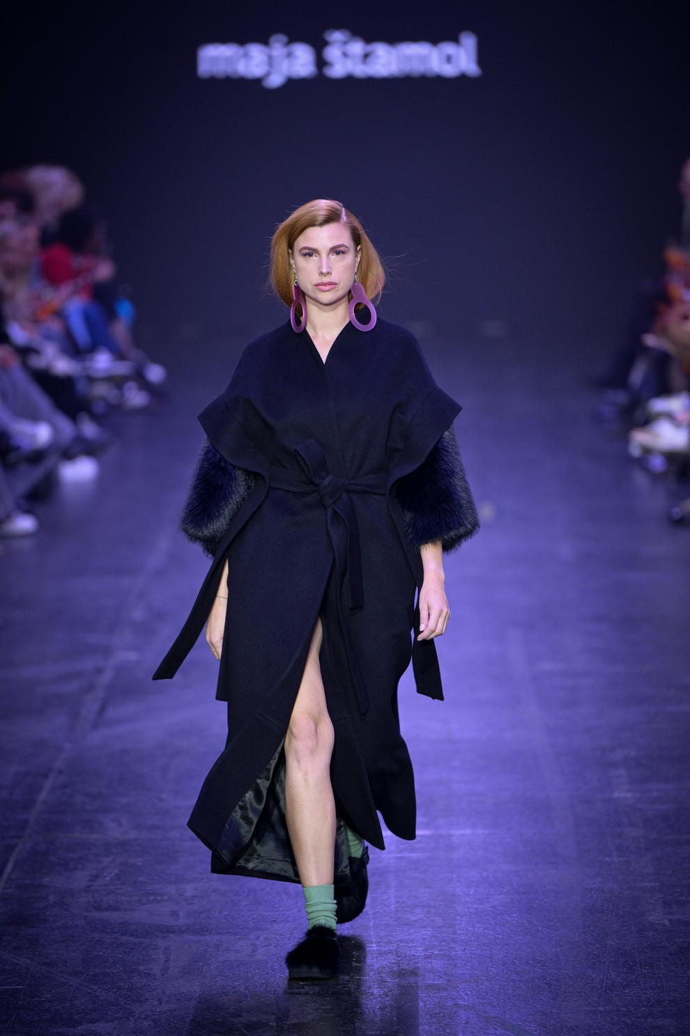 Maja Štamol na LJFW predstavila novo kolekcijo elegantnih plaščev