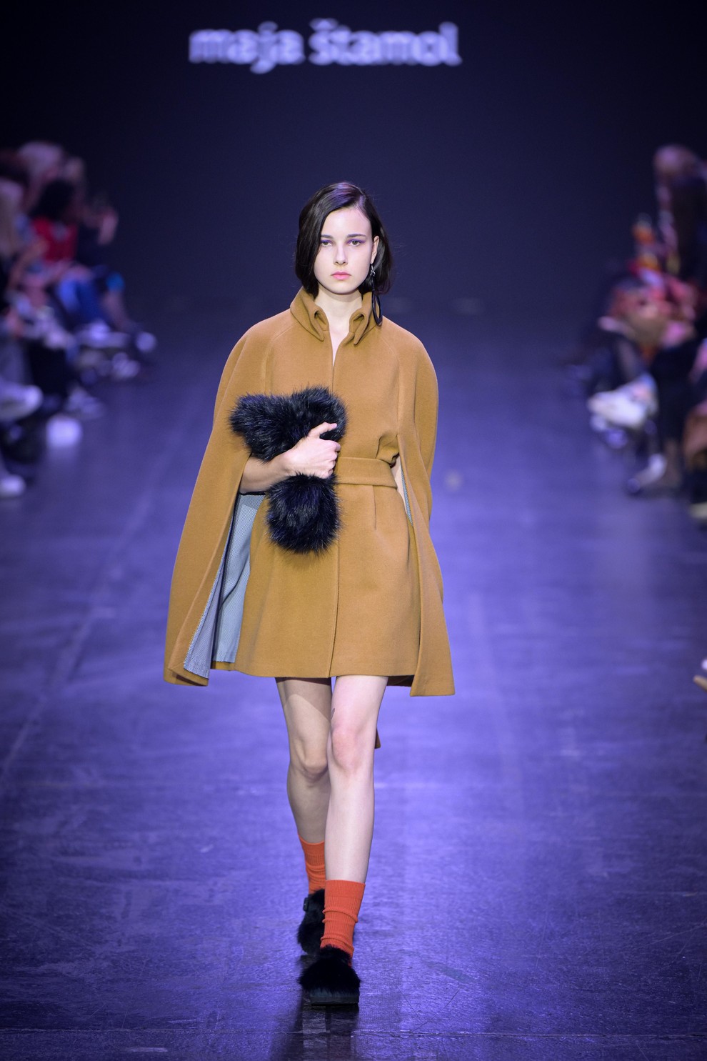 Maja Štamol na LJFW predstavila novo kolekcijo elegantnih plaščev