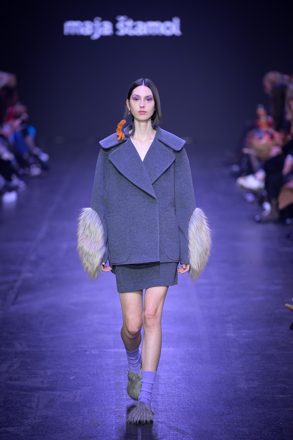 Maja Štamol na LJFW predstavila novo kolekcijo elegantnih plaščev