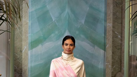 SUSHILA BAEHR scarf with CARLA DE LUCA jewelry & CASA LILY shoes