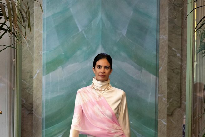 SUSHILA BAEHR scarf with CARLA DE LUCA jewelry & CASA LILY shoes