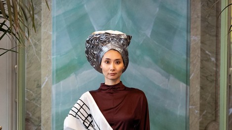 CASA LILY shoes with ANGELINA SWANN headpiece & TAMARA VON ARX accessory