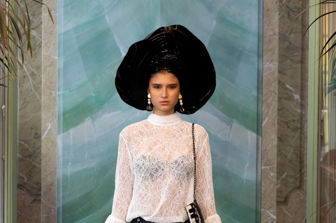 CASA LILY shoes with ANGELINA SWANN headpiece & TAMARA VON ARX accessory