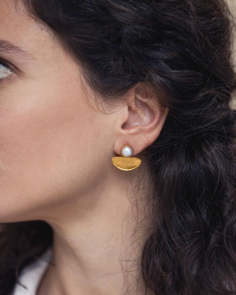 Nova obsedenost modnih poznavalk in zakaj si boste nakit Kybele Studio želele tudi ve