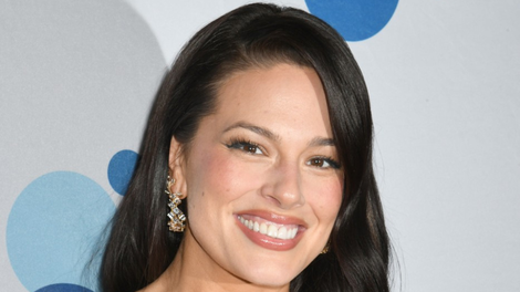 Ashley Graham obleka zvezdnato nebo