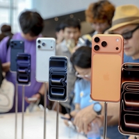 Kupil novi iPhone 17, ta pa je po 14 dneh spremenil barvo