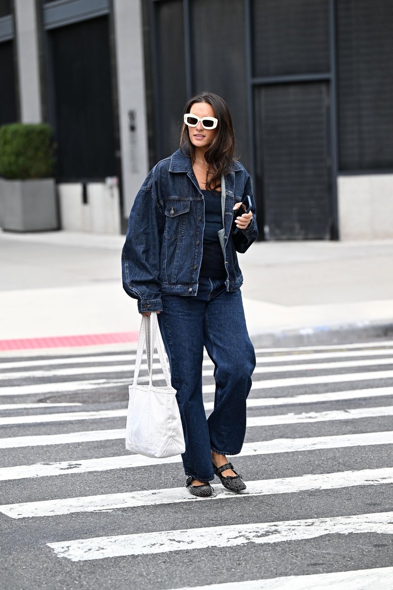 5 ključnih kosov za jesen 2025: kako zgraditi kakovostno kapsulno garderobo?