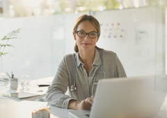 Onkologinja razkrila, da nikoli ne uživa teh 5 živil: škodujejo telesu, a večina jih je vsak dan