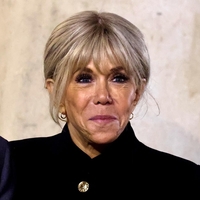 Popolna od glave do pet: modna kombinacija Brigitte Macron brez ene same napake