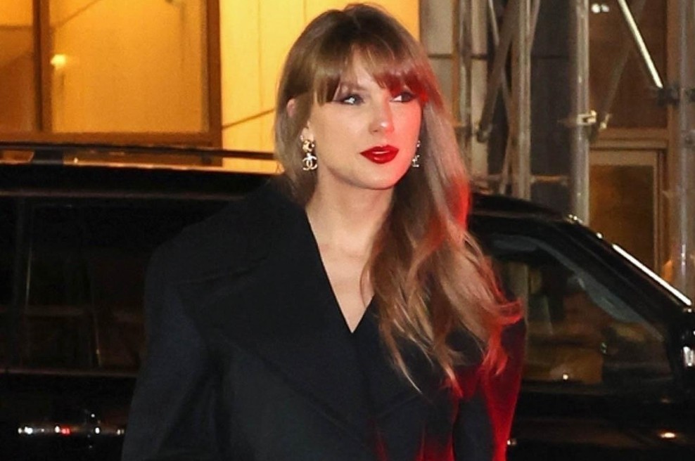 Taylor Swift poustvarila enega najbolj šik videzov Hailey Bieber (foto: Profimedia)