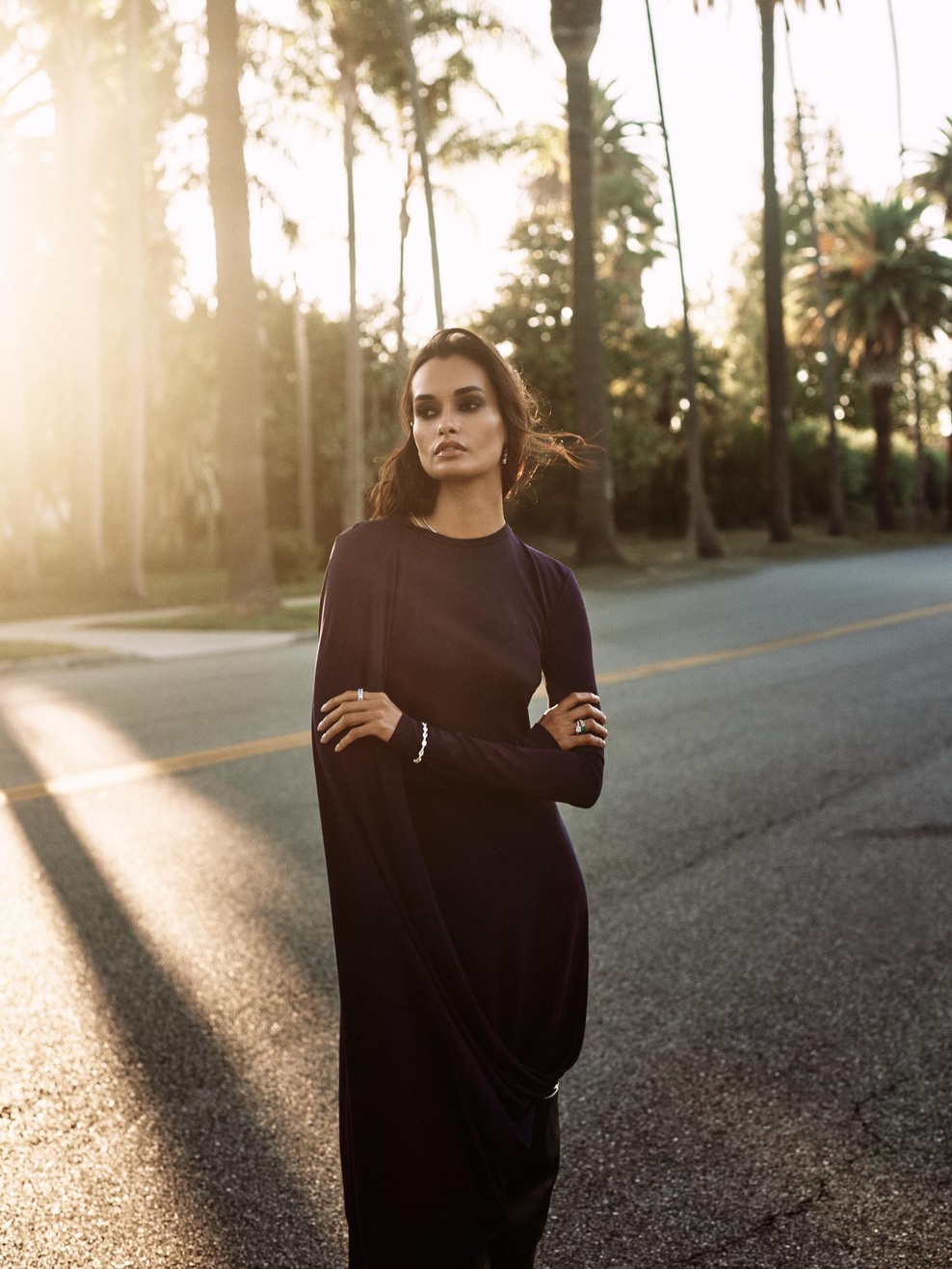 Jakna: PRADA
Obleka: ZADIG VOLTAIRE
Uhani: DAAR