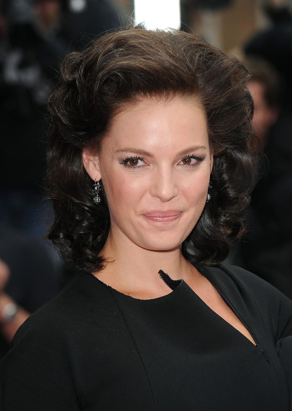 Slavne osebnosti pogosto eksperimentirajo s pričeskami in barvami las, a v želji po izstopanju včasih preprosto prestopijo mejo dobrega okusa. …