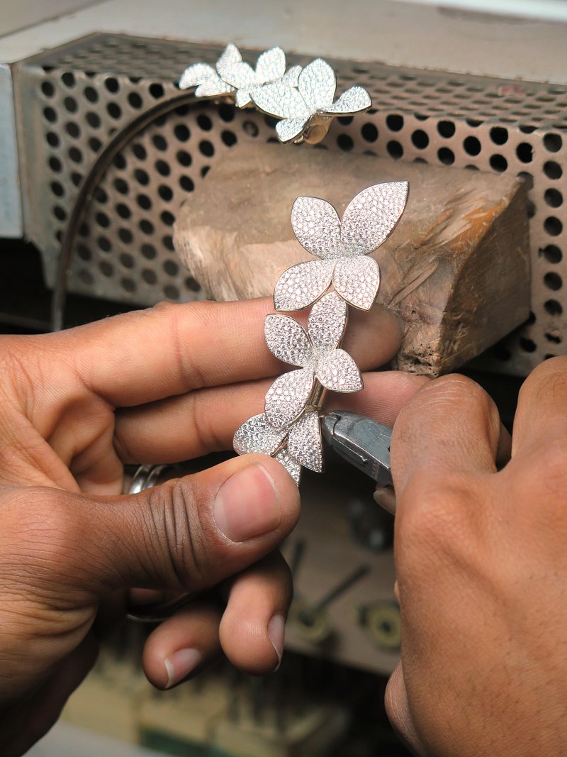 Preizkusile smo nakit, ki seže globlje od kože: Pasquale Bruni ustvarja kose, ki se dotaknejo naše osebnosti