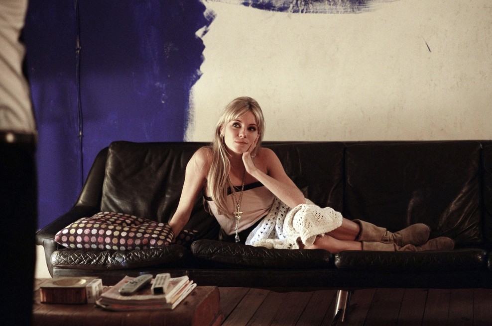 Najbolj ženstveni trend jeseni nas vrača v 70. leta (foto: Profimedia)