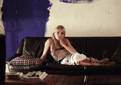 Najbolj ženstveni trend jeseni nas vrača v 70. leta