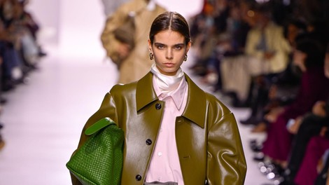 5 modnih trendov za pomlad 2026, ki jih morate poznati že zdaj (naravnost iz modnih pist)