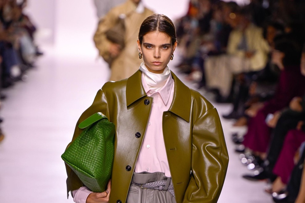 5 modnih trendov za pomlad 2026, ki jih morate poznati že zdaj (naravnost iz modnih pist) (foto: Profimedia)