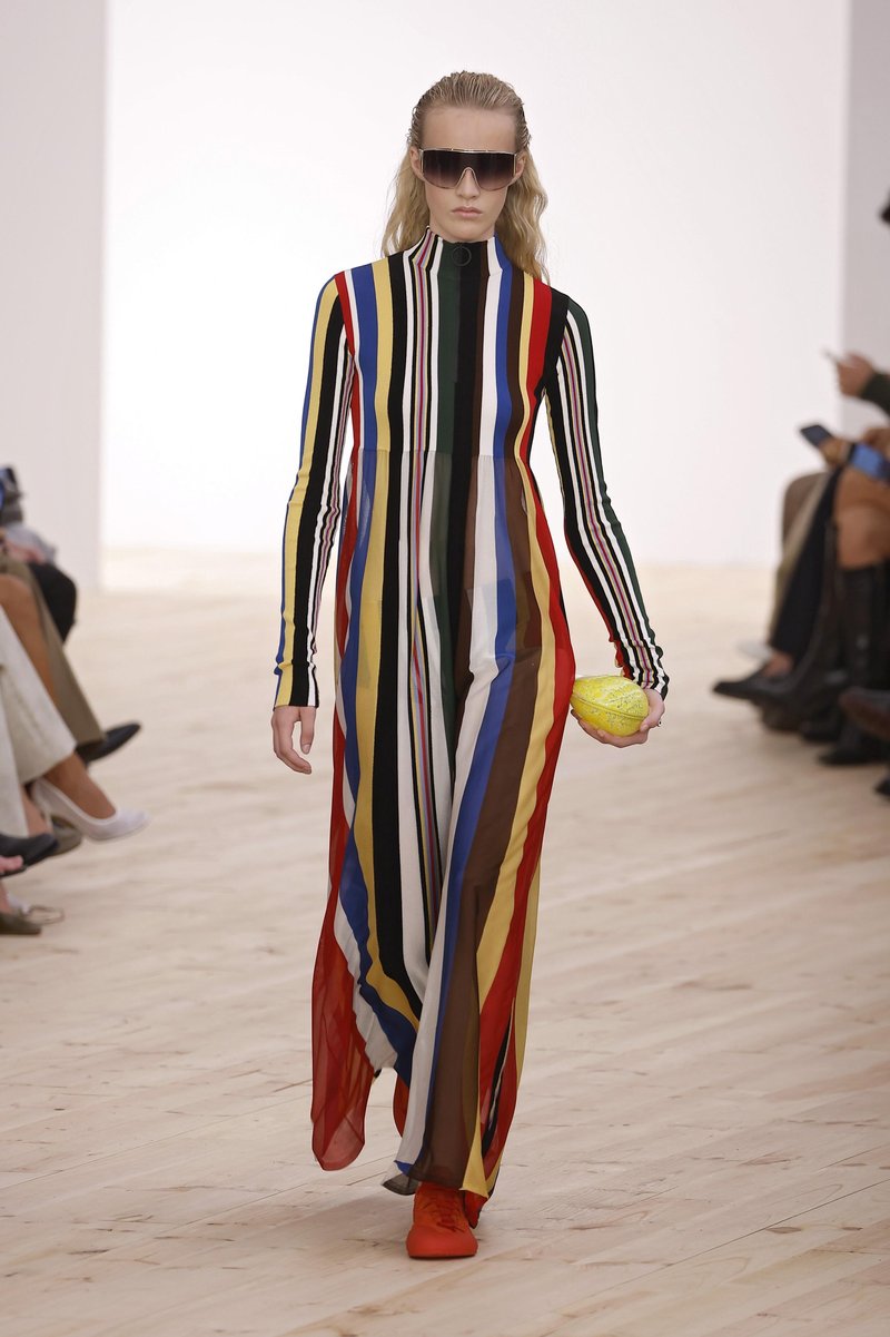 5 modnih trendov za pomlad 2026, ki jih morate poznati že zdaj (naravnost iz modnih pist)