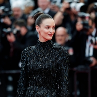 Oda materam: Charlotte Le Bon v novi kampanji Jacquemus