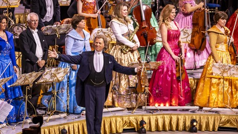 Kralj valčkov André Rieu se leta 2026 vrača v Slovenijo!