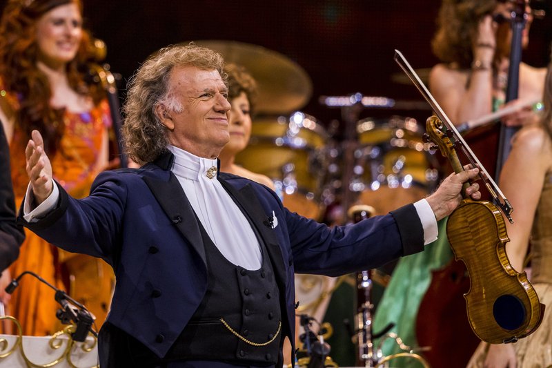 Kralj valčkov André Rieu se leta 2026 vrača v Slovenijo!