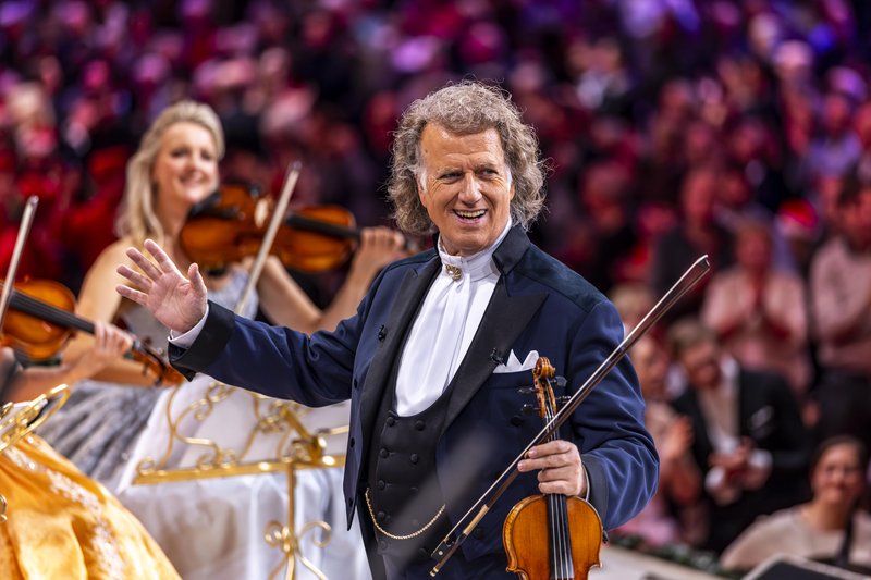Kralj valčkov André Rieu se leta 2026 vrača v Slovenijo!