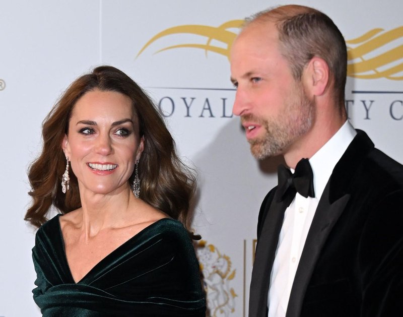 Kate Middleton žametna zelena obleka