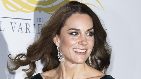 Kate Middleton žametna zelena obleka