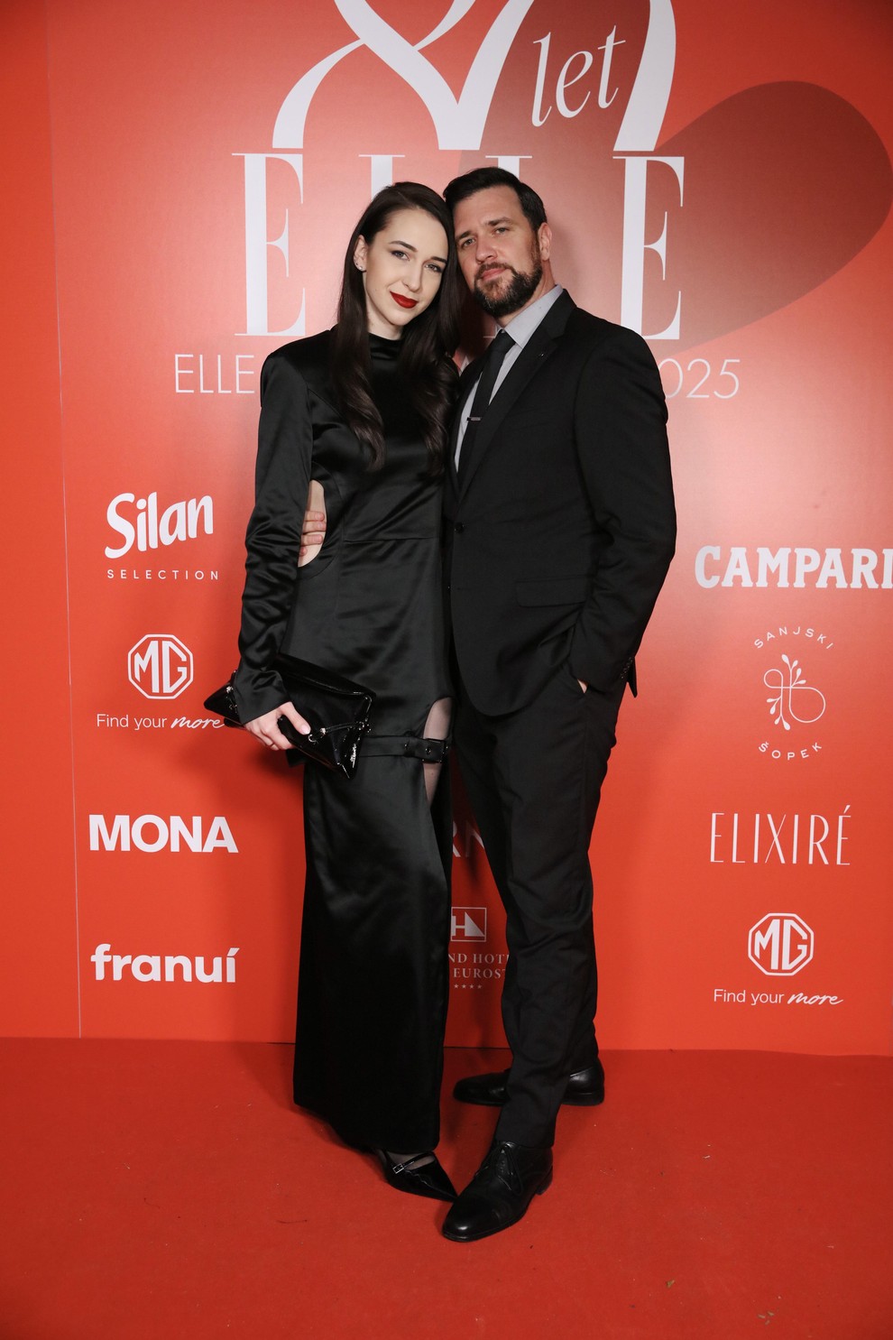 Kliknite naprej in si oglejte pare, ki so izstopali na letošnji rdeči preprogi.