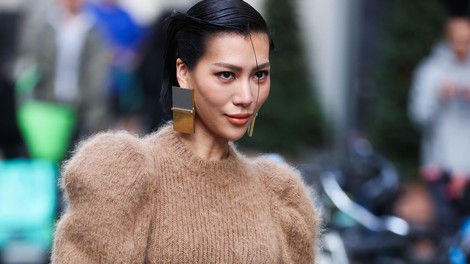 Ta pulover vam manjka za zimo 2025/26: popolno ravnovesje med udobnim in trendovskim