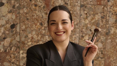 Katera barva senčil bo najbolj poudarila vašo barvo oči? Slovenska vizažistka Marjeta Duhani razkriva svoje make up trike