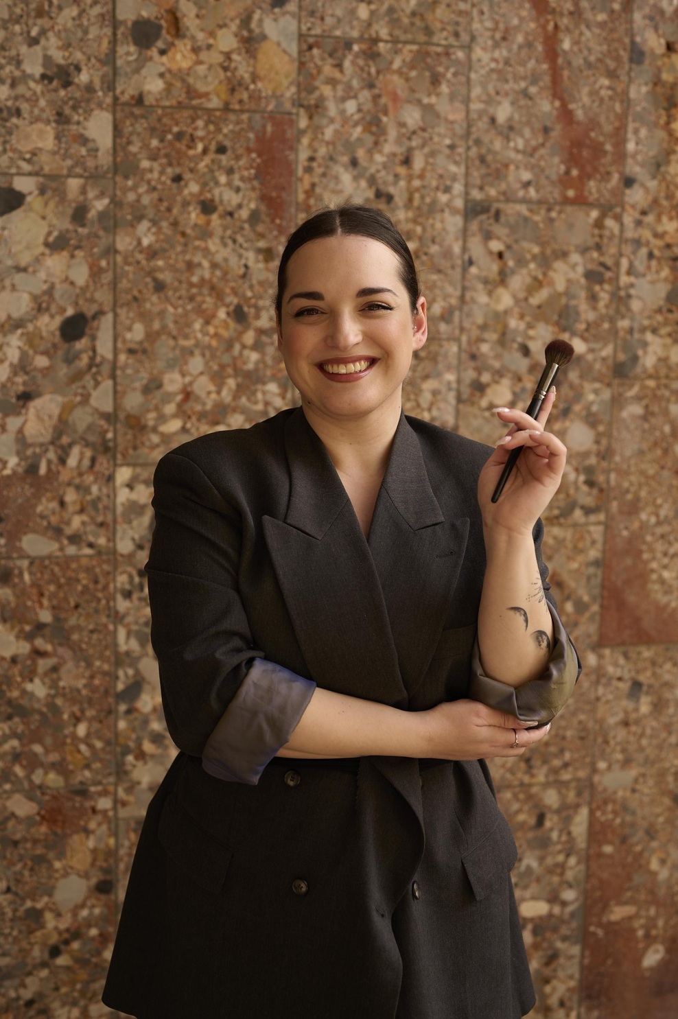 Katera barva senčil bo najbolj poudarila vašo barvo oči? Slovenska vizažistka Marjeta Duhani razkriva svoje make up trike (foto: Mark Breznik)