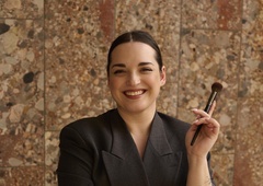 Katera barva senčil bo najbolj poudarila vašo barvo oči? Slovenska vizažistka Marjeta Duhani razkriva svoje make up trike